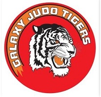 Rundes rotes Logo mit einem Tigerkopf und dem Schriftzug „Galaxy Judo Tigers“ in einem orangefarbenen Bogen.