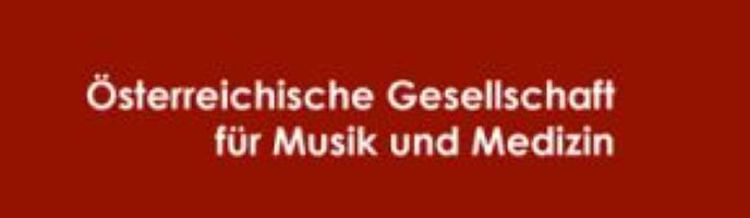 Weißer Schriftzug „Österreichische Gesellschaft für Musik und Medizin“ auf rotem Hintergrund.