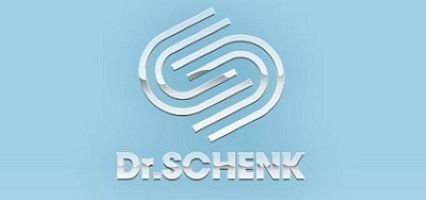 Silbernes, stilisiertes „S“-Symbol über dem Schriftzug „Dr. SCHENK“ auf hellblauem Hintergrund.