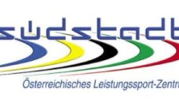 Blauer Schriftzug „südstadt“ mit bunten geschwungenen Linien darunter und dem Text „Österreichisches Leistungssport-Zentrum“ auf weißem Hintergrund.